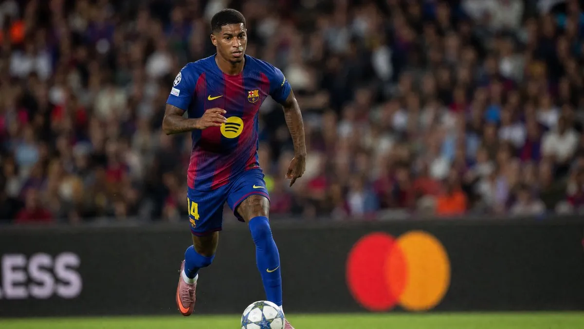 Marcus Rashford in action during his Barcelona loan spell, with Arsenal transfer interest growing ahead of the summer window