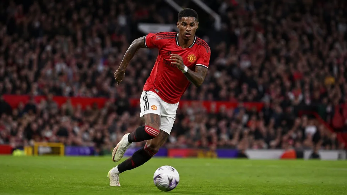 Marcus Rashford in action for Manchester United as Barcelona push for a cut-price deal while the club holds firm at £26m