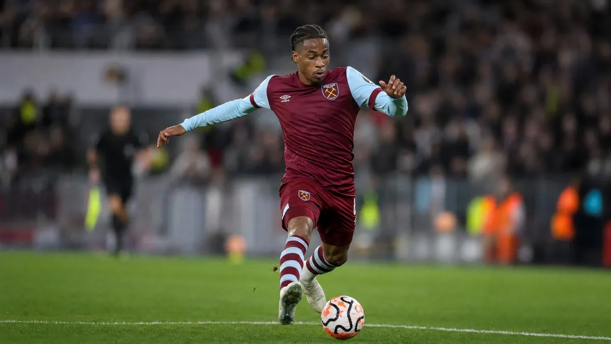 Crysencio Summerville dribbling at pace in West Ham United's claret and light blue kit during a Premier League match at the London Stadium