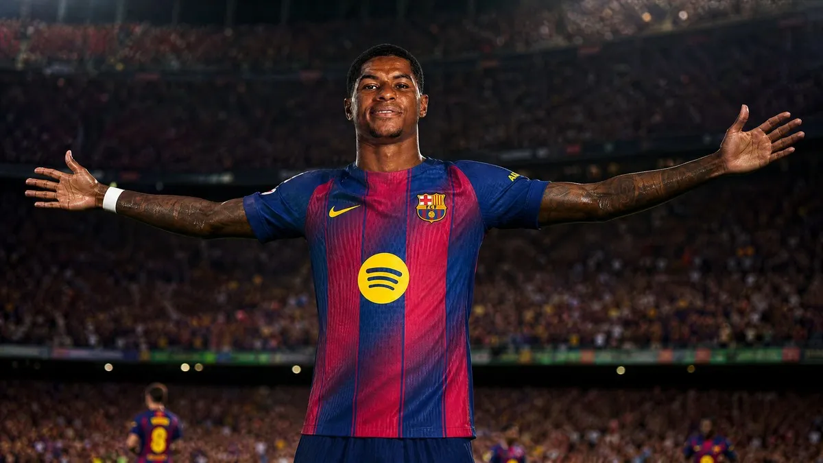 Marcus Rashford in action for FC Barcelona as the forward's permanent transfer from Manchester United is discussed