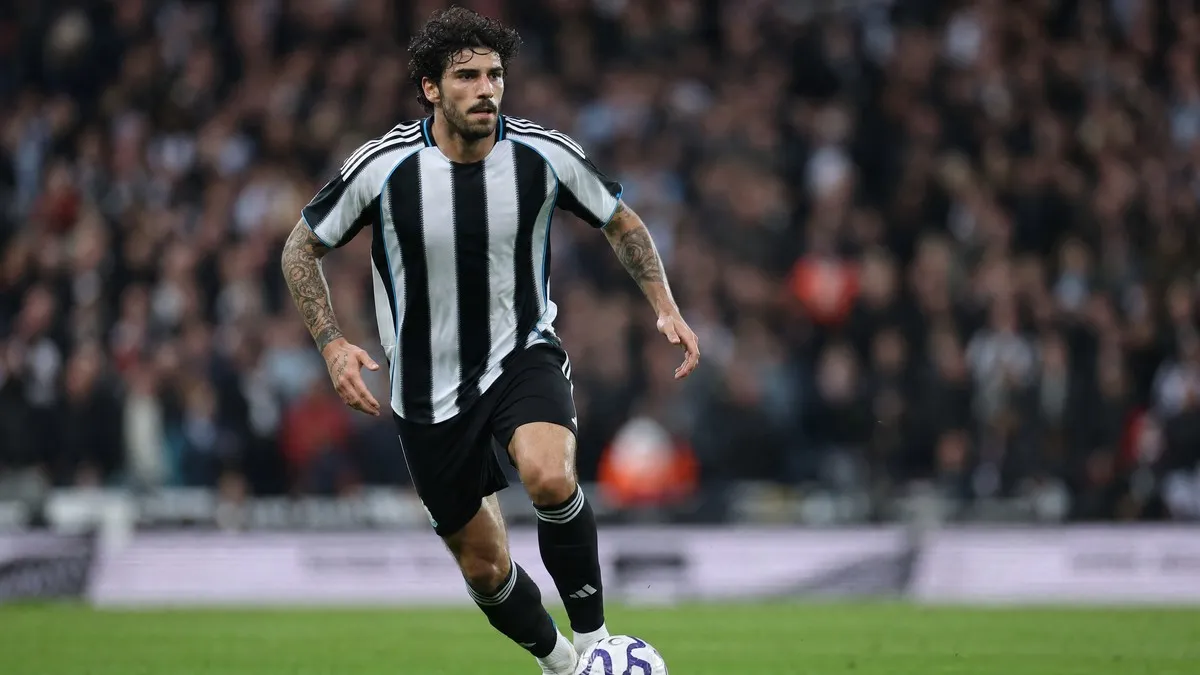 Sandro Tonali in action for Newcastle United in the Premier League amid transfer links to Manchester United