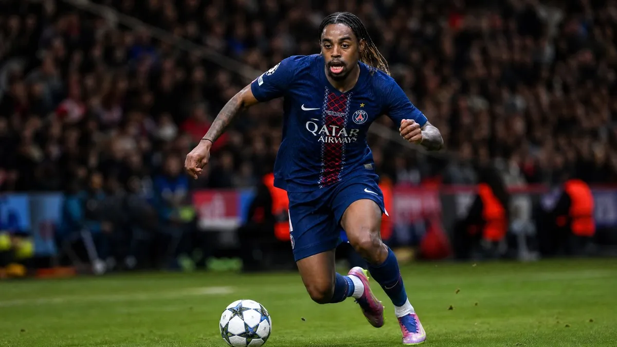 Bradley Barcola driving forward on the wing for Paris Saint-Germain as Arsenal and Liverpool monitor his transfer situation